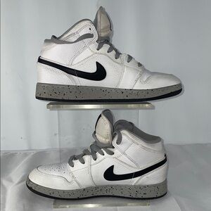 NIKE AIR JORDAN 1 MID YOUTH SNEAKERS FTL-11-077
